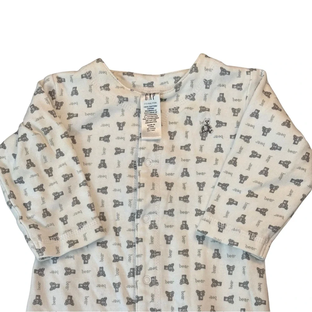 GAP White and Gray Baby Onesie with Bear Pattern‎